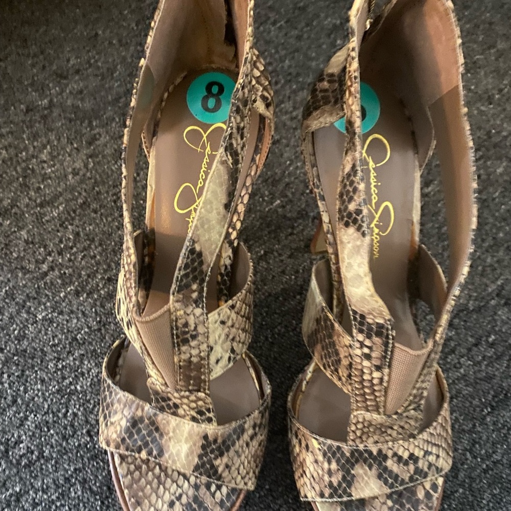 Jessica Simpson shoes size 8.